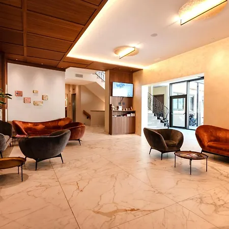 Chrys Hotel 3*